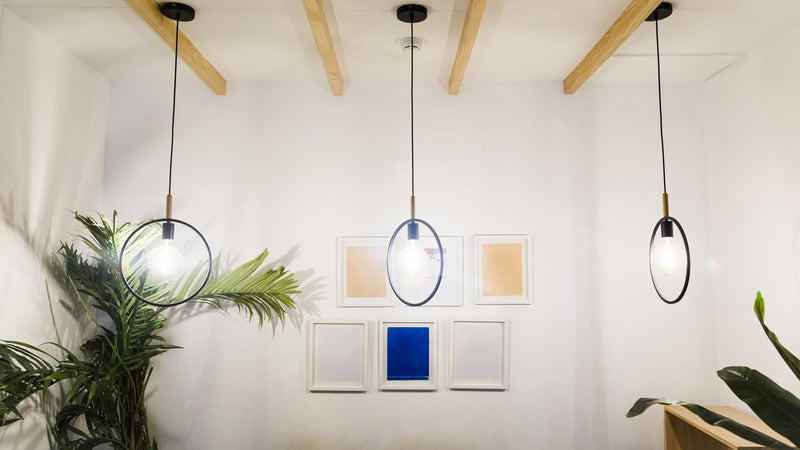 Types de luminaire pour un plafond avec poutres apparentes