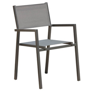 Chaises empilables gris foncé lae fond blanc